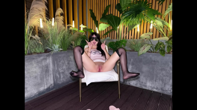 [原创] 母狗户外调教在外面自慰吃鸡挨操真不一样，在来两个人一起